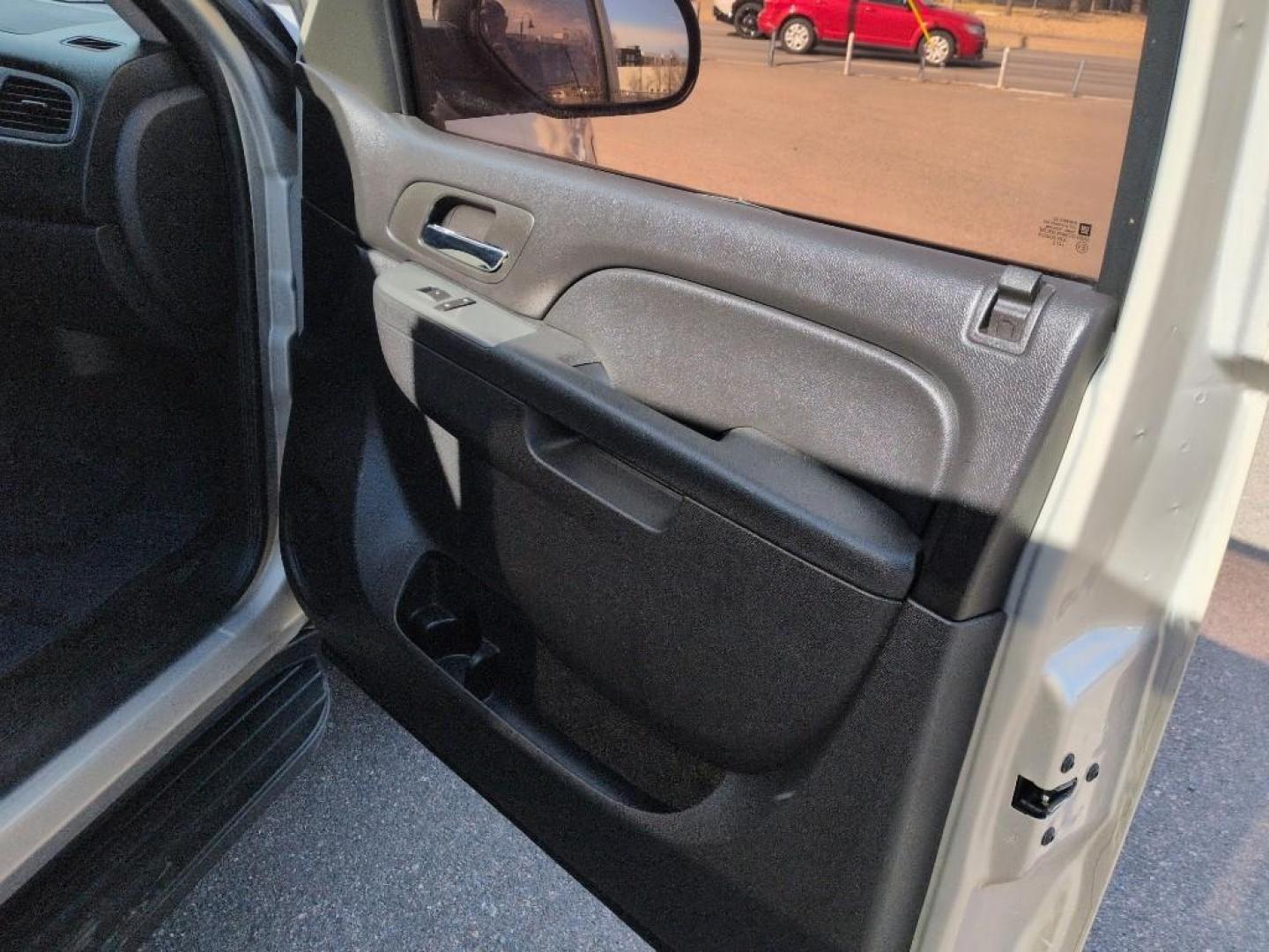 2010 GOLD Chevrolet Suburban LS (1GNUKHE34AR) with an V8, 5.3L engine, Automatic transmission, located at 10890 W. Colfax Ave., Lakewood, CO, 80215, (303) 274-7692, 39.739914, -105.120132 - Photo#18