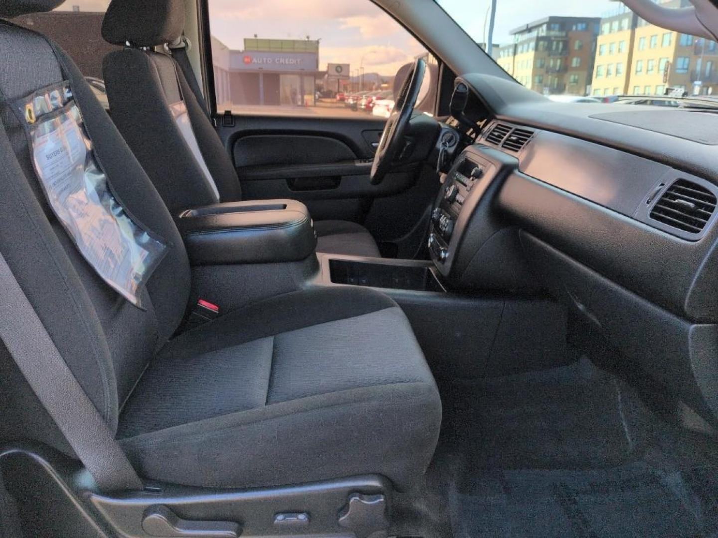 2010 GOLD Chevrolet Suburban LS (1GNUKHE34AR) with an V8, 5.3L engine, Automatic transmission, located at 10890 W. Colfax Ave., Lakewood, CO, 80215, (303) 274-7692, 39.739914, -105.120132 - Photo#19