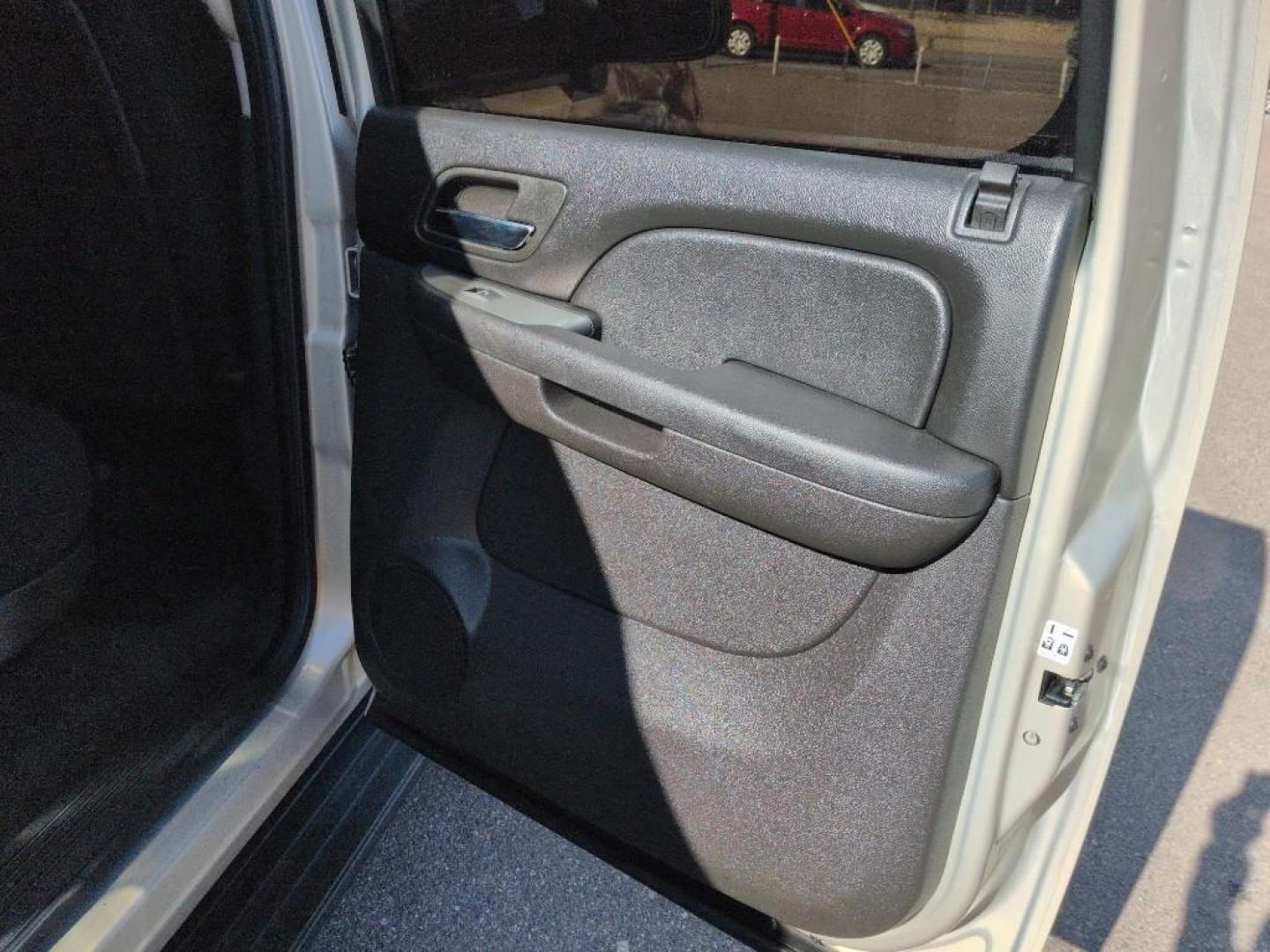 2010 GOLD Chevrolet Suburban LS (1GNUKHE34AR) with an V8, 5.3L engine, Automatic transmission, located at 10890 W. Colfax Ave., Lakewood, CO, 80215, (303) 274-7692, 39.739914, -105.120132 - Photo#20