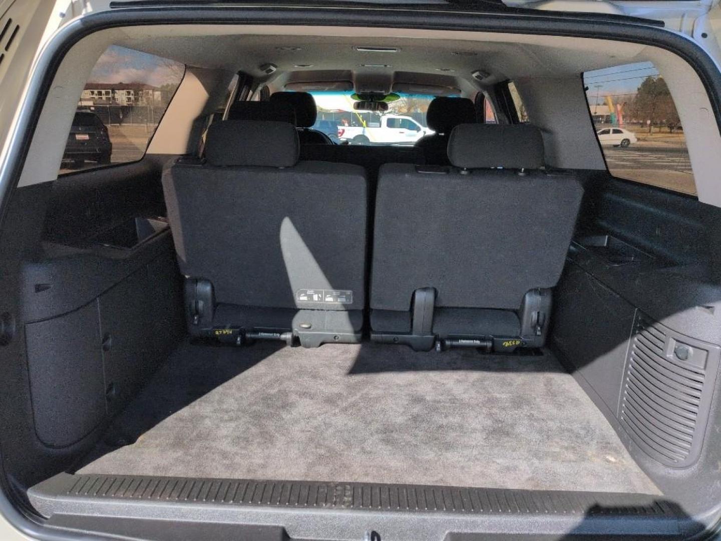 2010 GOLD Chevrolet Suburban LS (1GNUKHE34AR) with an V8, 5.3L engine, Automatic transmission, located at 10890 W. Colfax Ave., Lakewood, CO, 80215, (303) 274-7692, 39.739914, -105.120132 - Photo#23