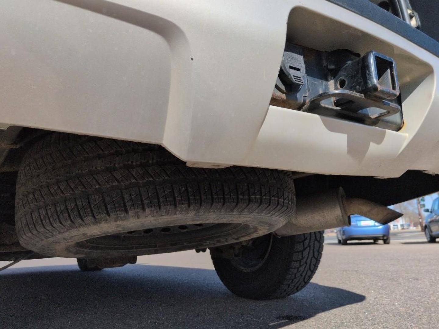 2010 GOLD Chevrolet Suburban LS (1GNUKHE34AR) with an V8, 5.3L engine, Automatic transmission, located at 10890 W. Colfax Ave., Lakewood, CO, 80215, (303) 274-7692, 39.739914, -105.120132 - Photo#24