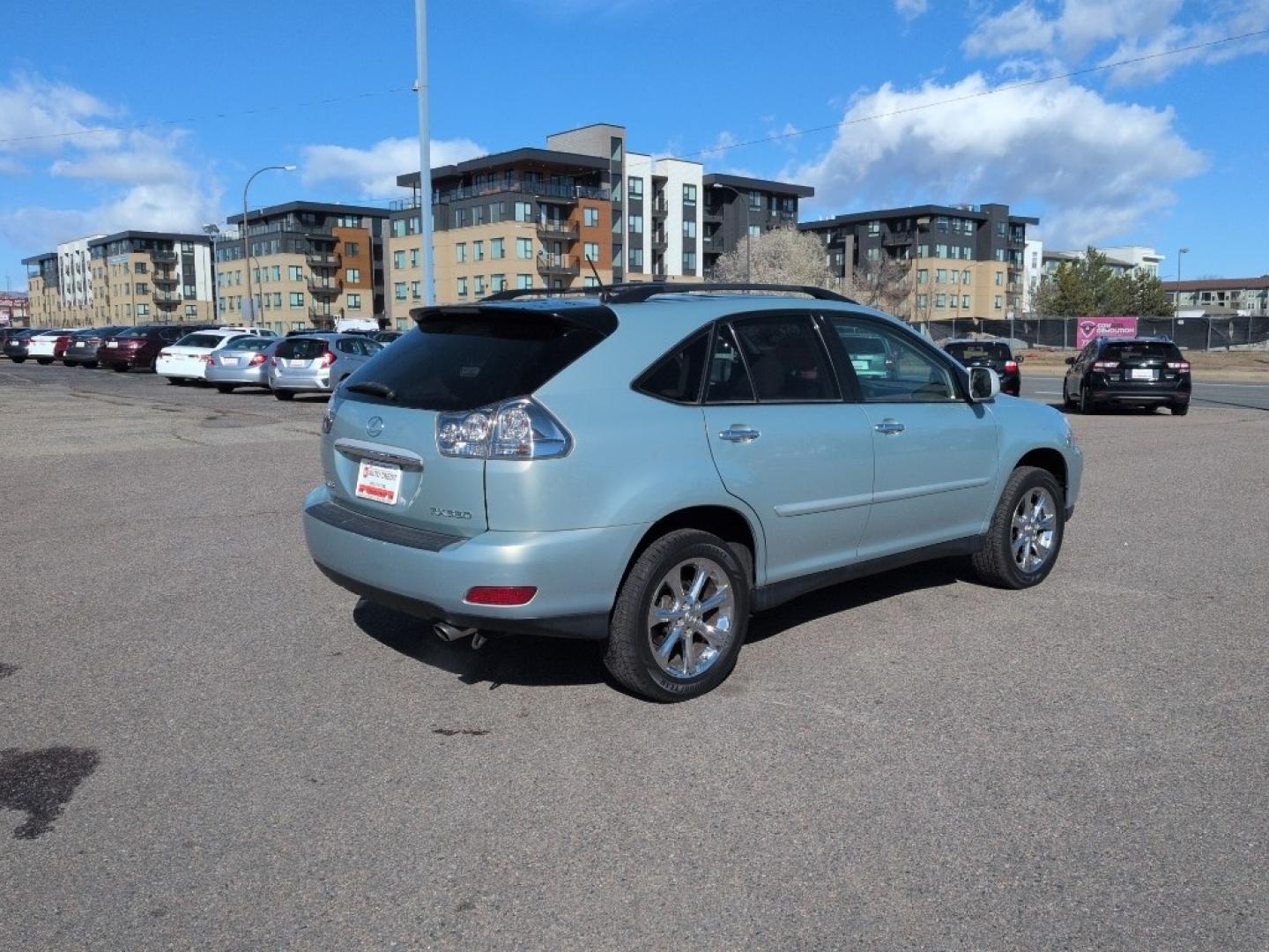 2008 SILVER Lexus RX 350 Base (2T2HK31UX8C) with an V6, 3.5L engine, Automatic transmission, located at 10890 W. Colfax Ave., Lakewood, CO, 80215, (303) 274-7692, 39.739914, -105.120132 - Photo#4