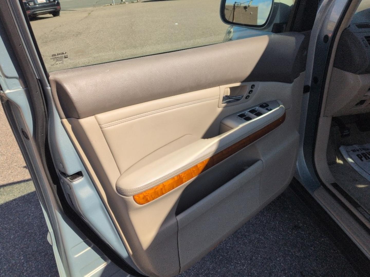 2008 SILVER Lexus RX 350 Base (2T2HK31UX8C) with an V6, 3.5L engine, Automatic transmission, located at 10890 W. Colfax Ave., Lakewood, CO, 80215, (303) 274-7692, 39.739914, -105.120132 - Photo#8