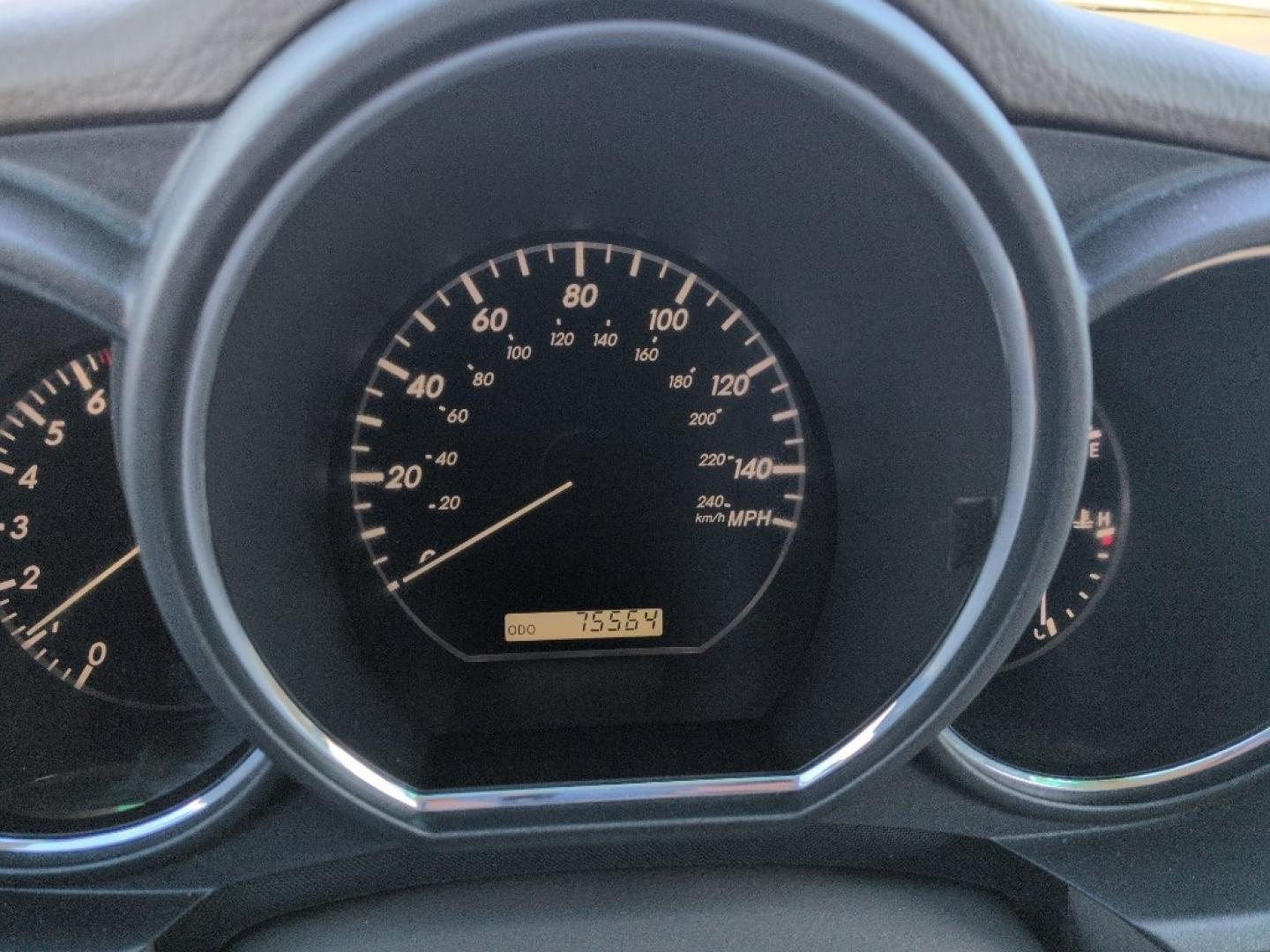 2008 SILVER Lexus RX 350 Base (2T2HK31UX8C) with an V6, 3.5L engine, Automatic transmission, located at 10890 W. Colfax Ave., Lakewood, CO, 80215, (303) 274-7692, 39.739914, -105.120132 - Photo#11