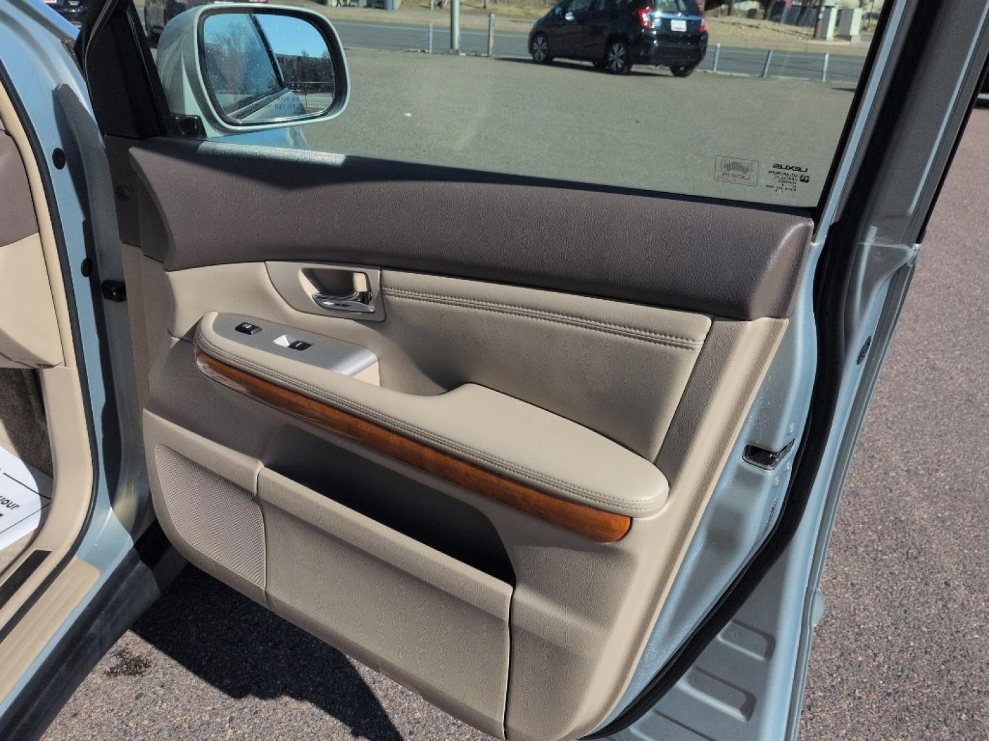 2008 SILVER Lexus RX 350 Base (2T2HK31UX8C) with an V6, 3.5L engine, Automatic transmission, located at 10890 W. Colfax Ave., Lakewood, CO, 80215, (303) 274-7692, 39.739914, -105.120132 - Photo#18