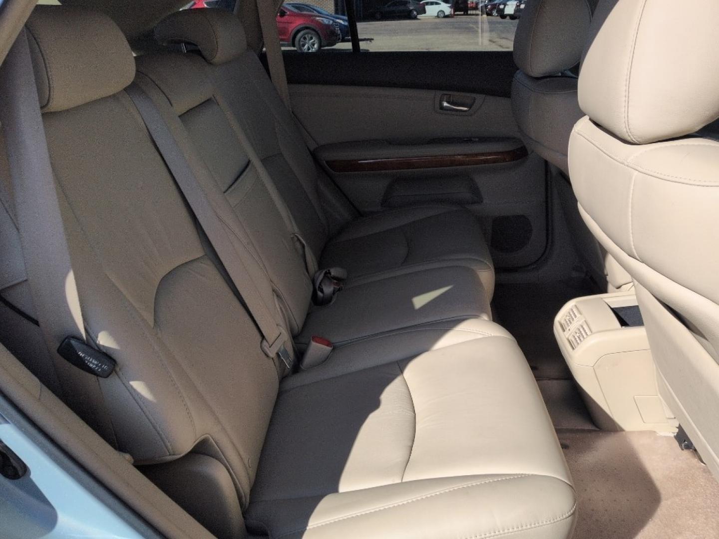 2008 SILVER Lexus RX 350 Base (2T2HK31UX8C) with an V6, 3.5L engine, Automatic transmission, located at 10890 W. Colfax Ave., Lakewood, CO, 80215, (303) 274-7692, 39.739914, -105.120132 - Photo#21