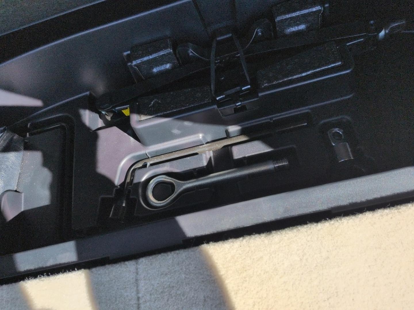 2008 SILVER Lexus RX 350 Base (2T2HK31UX8C) with an V6, 3.5L engine, Automatic transmission, located at 10890 W. Colfax Ave., Lakewood, CO, 80215, (303) 274-7692, 39.739914, -105.120132 - Photo#23