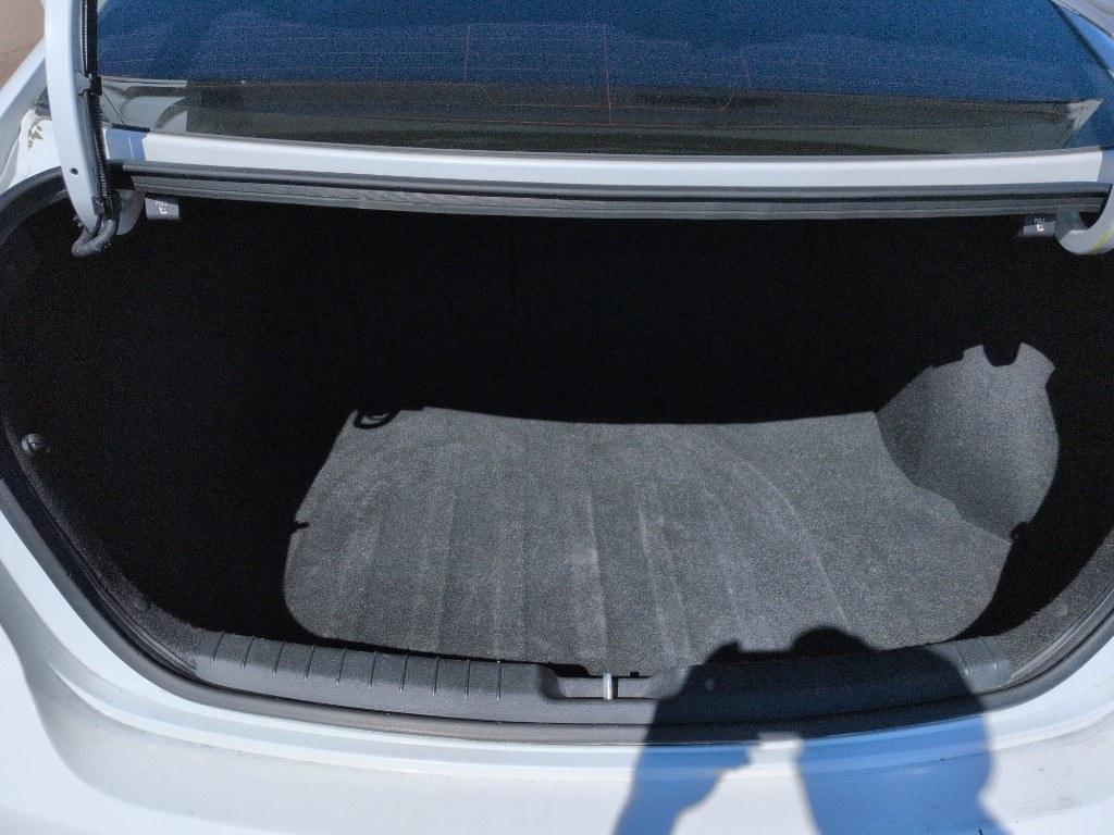 2017 WHITE Hyundai Elantra LIMITED (5NPD84LF7HH) with an 4 Cyl, 2.0L engine, Automatic transmission, located at 10890 W. Colfax Ave., Lakewood, CO, 80215, (303) 274-7692, 39.739914, -105.120132 - Photo#20