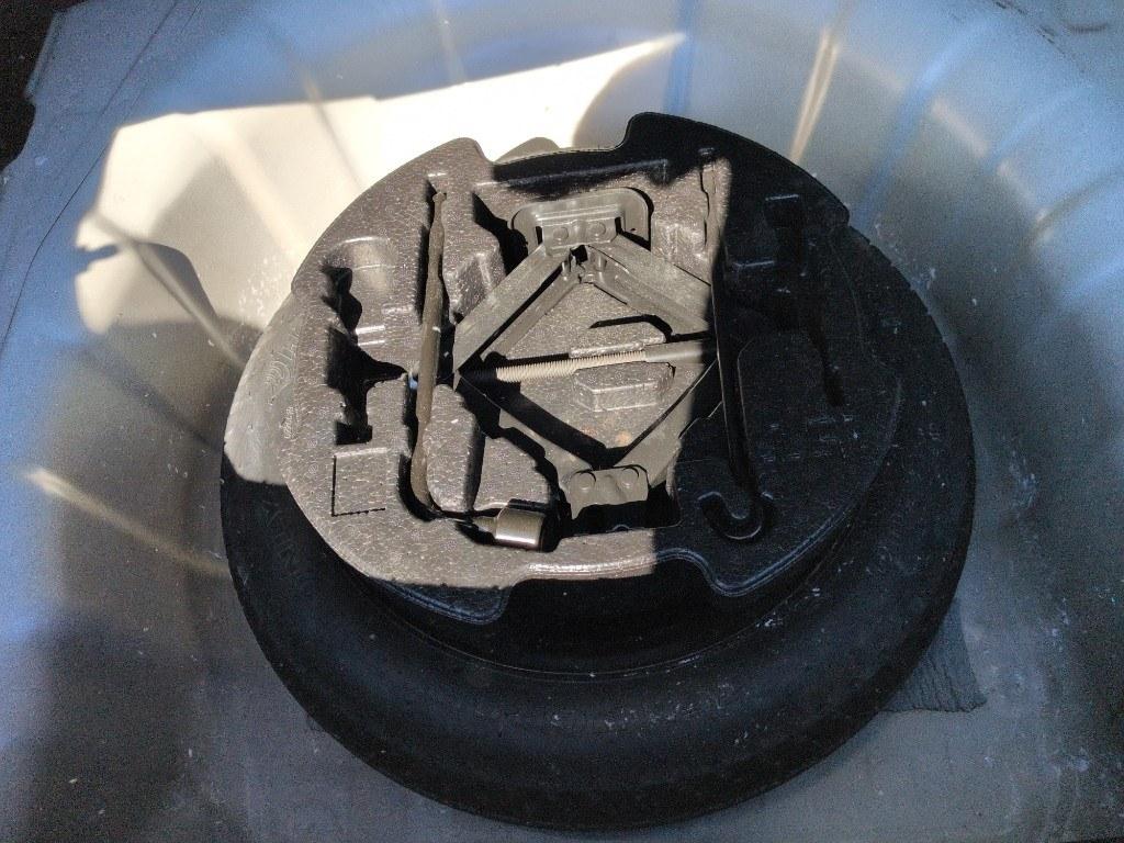 2017 WHITE Hyundai Elantra LIMITED (5NPD84LF7HH) with an 4 Cyl, 2.0L engine, Automatic transmission, located at 10890 W. Colfax Ave., Lakewood, CO, 80215, (303) 274-7692, 39.739914, -105.120132 - Photo#21