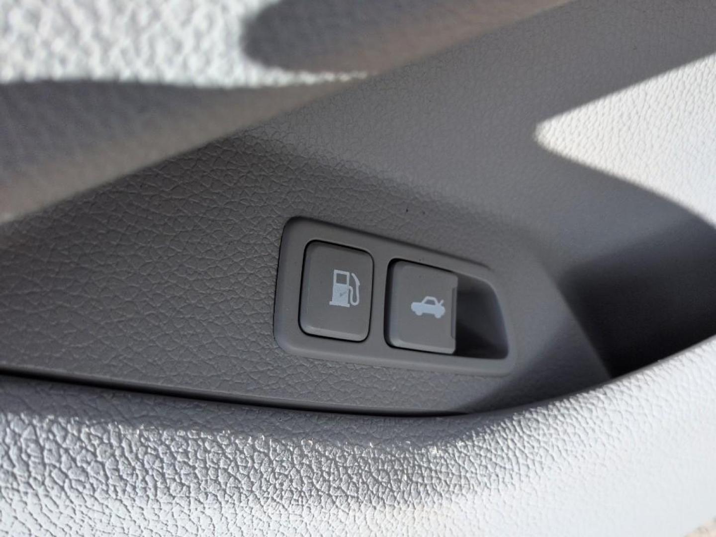 2013 SILVER Kia Optima EX (5XXGN4A79DG) with an 4 Cyl, 2.4L engine, Automatic transmission, located at 10890 W. Colfax Ave., Lakewood, CO, 80215, (303) 274-7692, 39.739914, -105.120132 - Photo#9