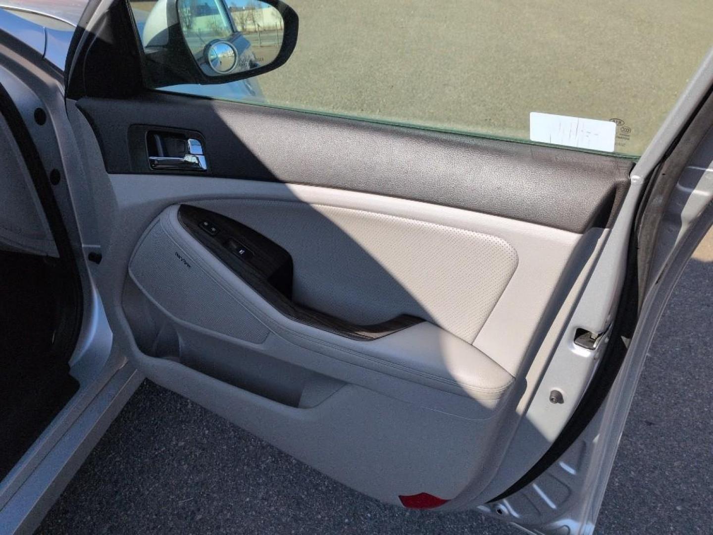 2013 SILVER Kia Optima EX (5XXGN4A79DG) with an 4 Cyl, 2.4L engine, Automatic transmission, located at 10890 W. Colfax Ave., Lakewood, CO, 80215, (303) 274-7692, 39.739914, -105.120132 - Photo#19