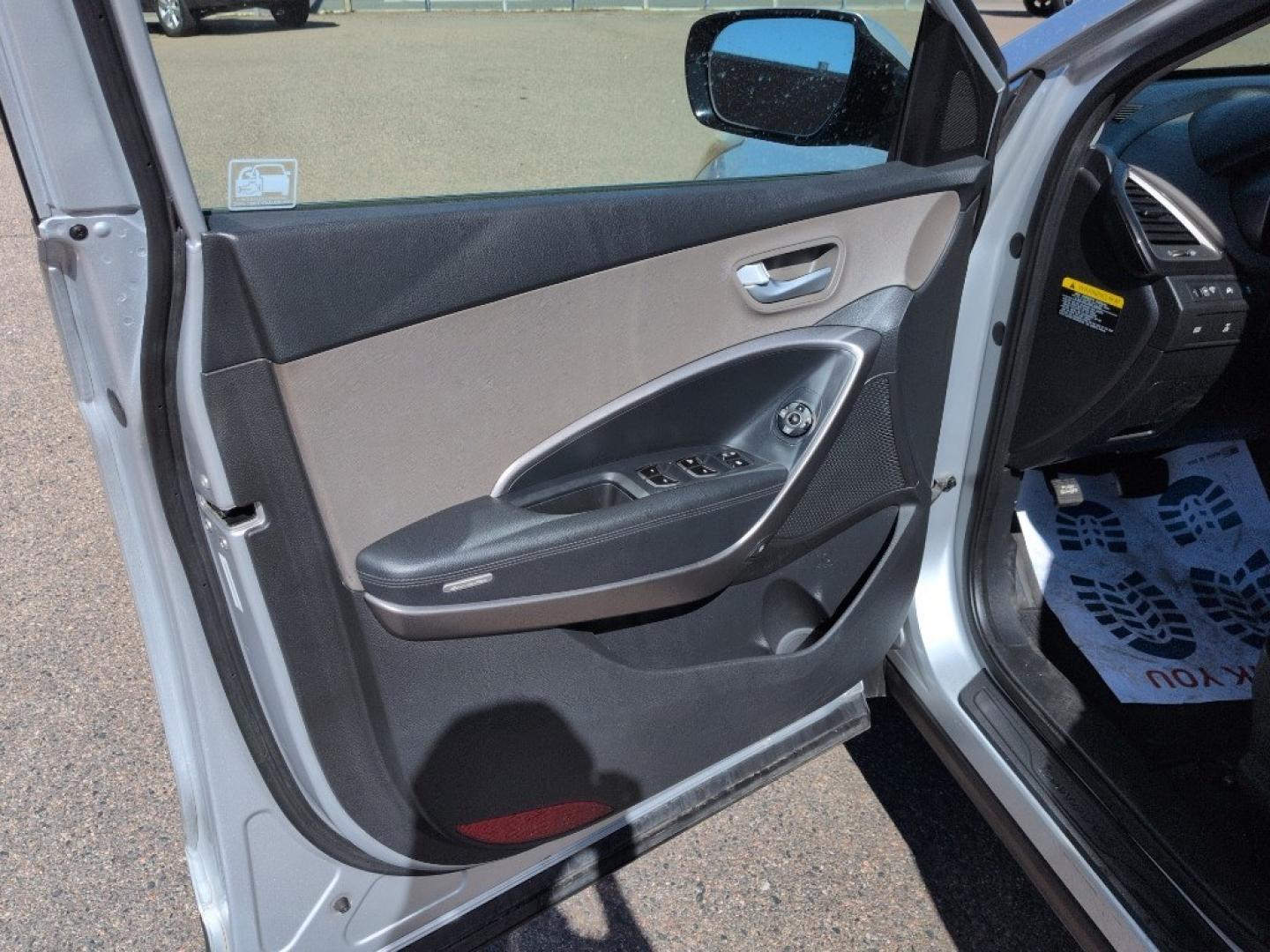 2014 SILVER Hyundai Santa Fe Sport Base (5XYZTDLB9EG) with an 4 Cyl, 2.4L engine, Automatic transmission, located at 10890 W. Colfax Ave., Lakewood, CO, 80215, (303) 274-7692, 39.739914, -105.120132 - Photo#8