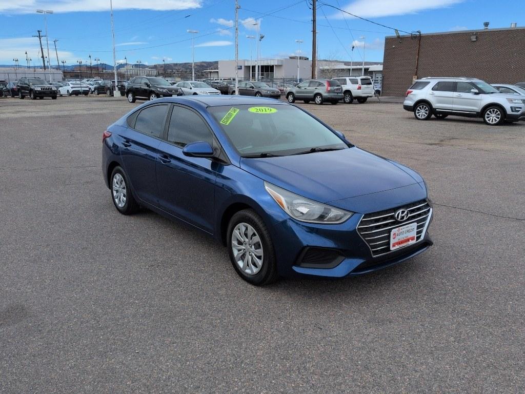 2019 BLUE Hyundai Accent SE 4-DOOR 6A (3KPC24A35KE) with an 4 Cyl, 1.6L engine, Automatic transmission, located at 10890 W. Colfax Ave., Lakewood, CO, 80215, (303) 274-7692, 39.739914, -105.120132 - Photo#2