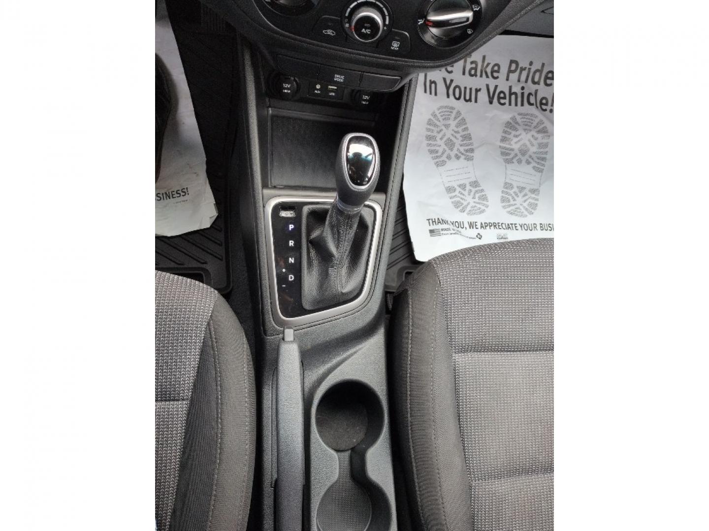 2019 BLUE Hyundai Accent SE 4-DOOR 6A (3KPC24A35KE) with an 4 Cyl, 1.6L engine, Automatic transmission, located at 10890 W. Colfax Ave., Lakewood, CO, 80215, (303) 274-7692, 39.739914, -105.120132 - Photo#13