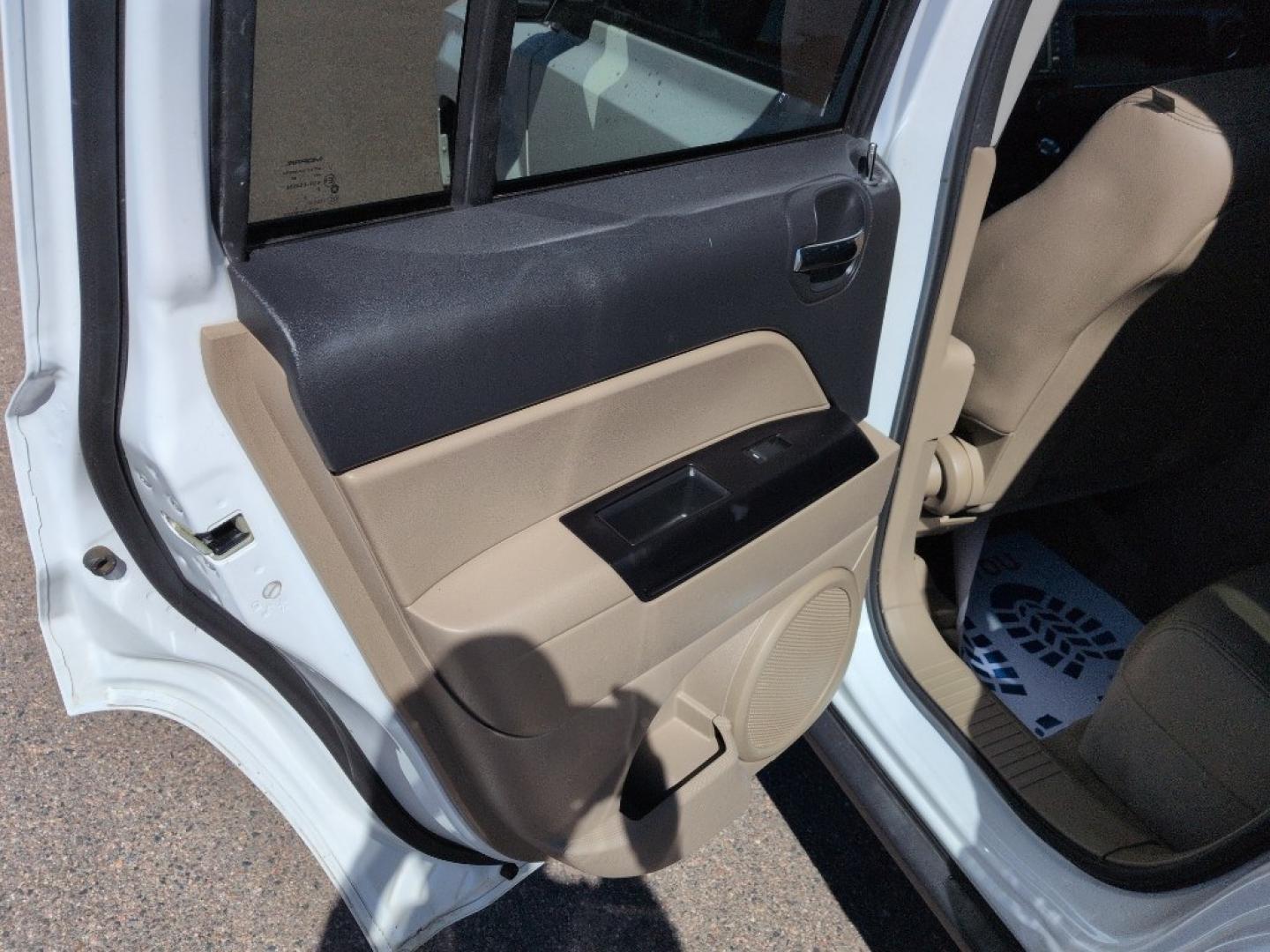 2016 WHITE Jeep Patriot Latitude (1C4NJRFBXGD) with an 4 Cyl, 2.4L engine, Automatic transmission, located at 10890 W. Colfax Ave., Lakewood, CO, 80215, (303) 274-7692, 39.739914, -105.120132 - Photo#16