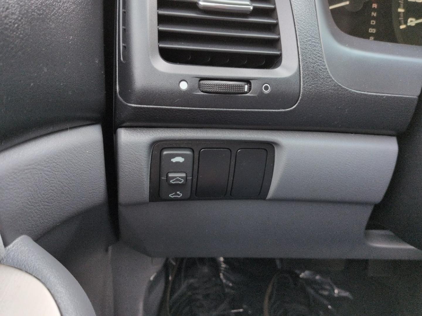 2006 BLUE Honda Accord EX (1HGCM56746A) with an 4 Cyl, 2.4L engine, Automatic transmission, located at 10890 W. Colfax Ave., Lakewood, CO, 80215, (303) 274-7692, 39.739914, -105.120132 - Photo#14