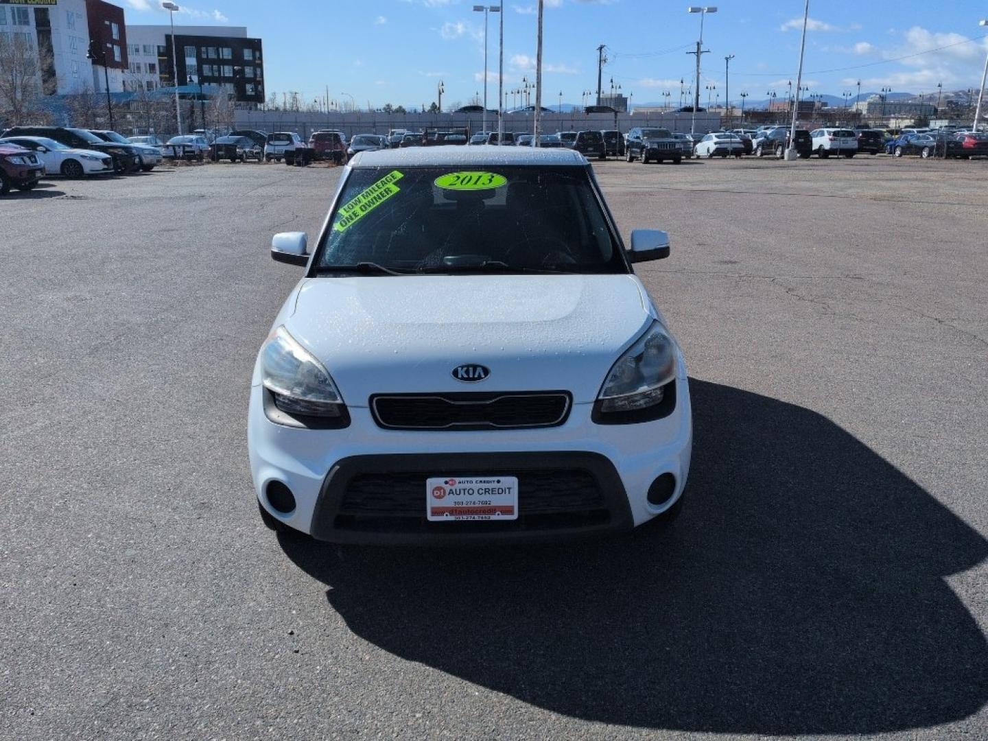 2013 WHITE Kia Soul ! (KNDJT2A62D7) with an 4 Cyl, 2.0L engine, Automatic transmission, located at 10890 W. Colfax Ave., Lakewood, CO, 80215, (303) 274-7692, 39.739914, -105.120132 - Photo#1