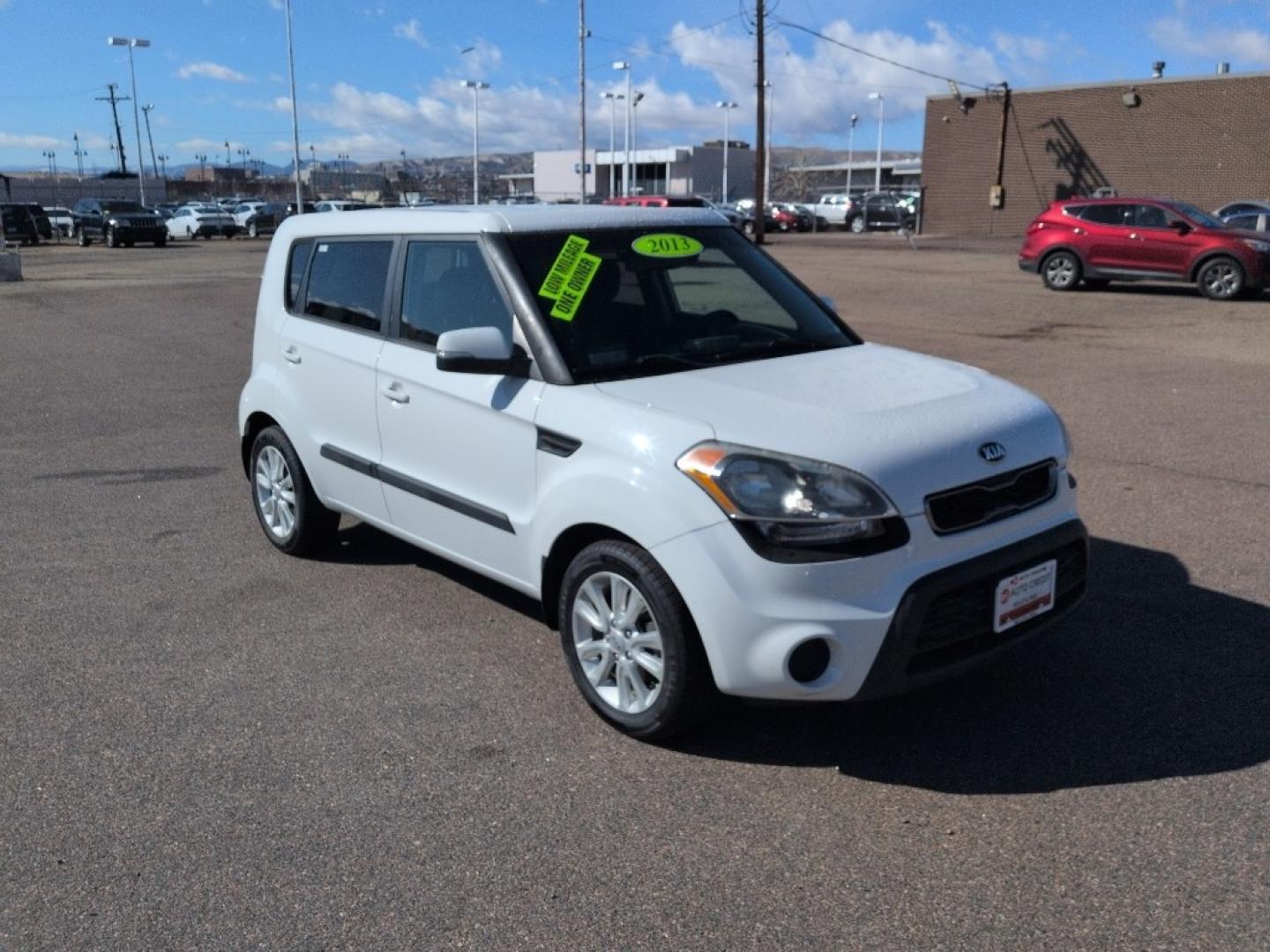 2013 WHITE Kia Soul ! (KNDJT2A62D7) with an 4 Cyl, 2.0L engine, Automatic transmission, located at 10890 W. Colfax Ave., Lakewood, CO, 80215, (303) 274-7692, 39.739914, -105.120132 - Photo#2
