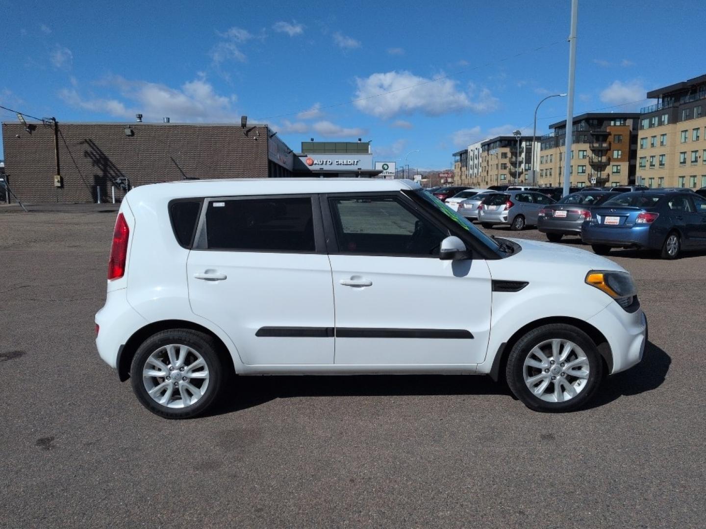 2013 WHITE Kia Soul ! (KNDJT2A62D7) with an 4 Cyl, 2.0L engine, Automatic transmission, located at 10890 W. Colfax Ave., Lakewood, CO, 80215, (303) 274-7692, 39.739914, -105.120132 - Photo#3