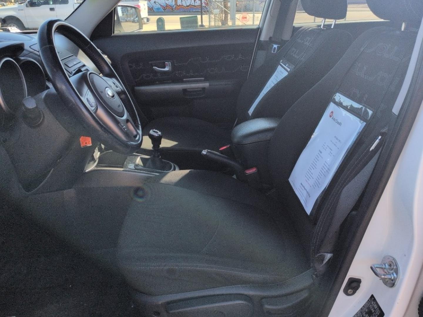 2013 WHITE Kia Soul ! (KNDJT2A62D7) with an 4 Cyl, 2.0L engine, Automatic transmission, located at 10890 W. Colfax Ave., Lakewood, CO, 80215, (303) 274-7692, 39.739914, -105.120132 - Photo#9