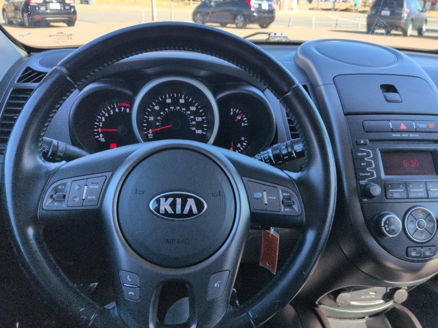 2013 WHITE Kia Soul ! (KNDJT2A62D7) with an 4 Cyl, 2.0L engine, Automatic transmission, located at 10890 W. Colfax Ave., Lakewood, CO, 80215, (303) 274-7692, 39.739914, -105.120132 - Photo#10
