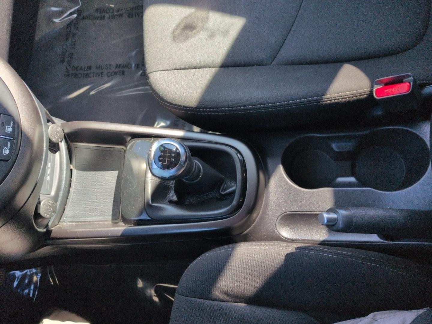 2013 WHITE Kia Soul ! (KNDJT2A62D7) with an 4 Cyl, 2.0L engine, Automatic transmission, located at 10890 W. Colfax Ave., Lakewood, CO, 80215, (303) 274-7692, 39.739914, -105.120132 - Photo#13