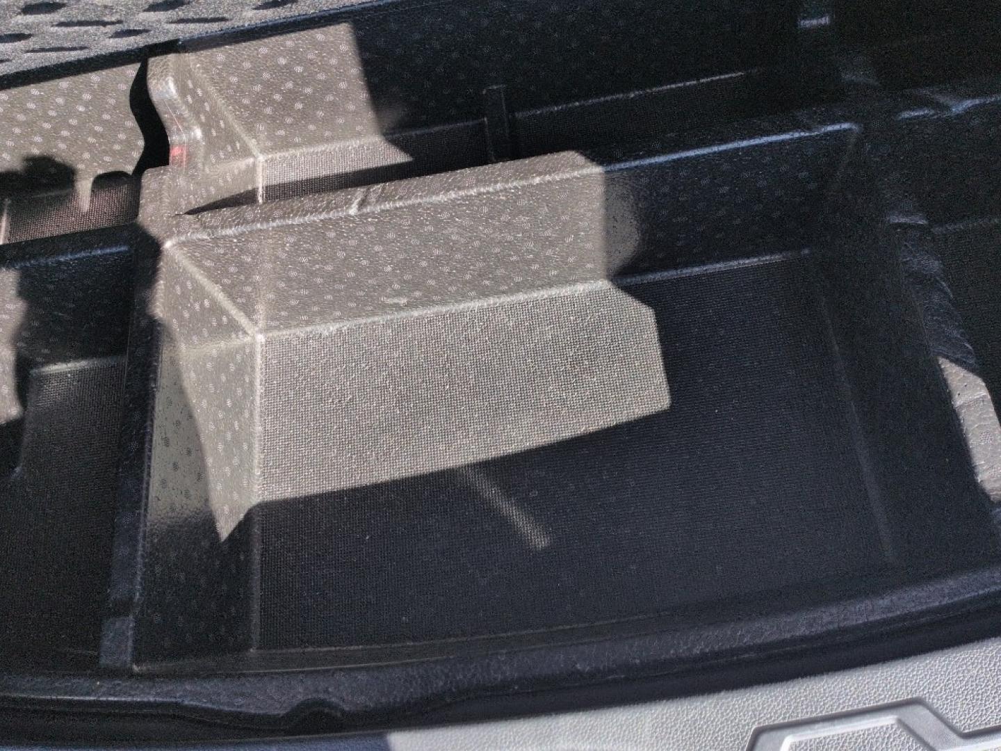 2013 WHITE Kia Soul ! (KNDJT2A62D7) with an 4 Cyl, 2.0L engine, Automatic transmission, located at 10890 W. Colfax Ave., Lakewood, CO, 80215, (303) 274-7692, 39.739914, -105.120132 - Photo#21