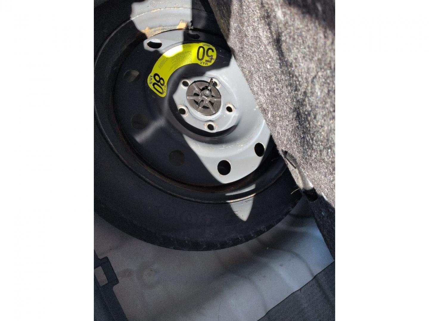 2013 WHITE Kia Soul ! (KNDJT2A62D7) with an 4 Cyl, 2.0L engine, Automatic transmission, located at 10890 W. Colfax Ave., Lakewood, CO, 80215, (303) 274-7692, 39.739914, -105.120132 - Photo#22