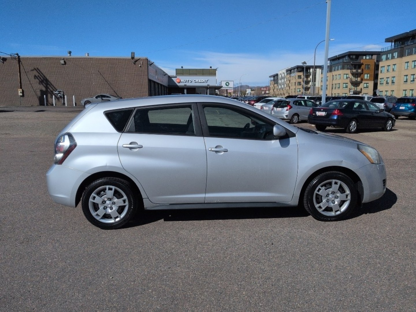 2010 SILVER Pontiac Vibe Base (5Y2SP6E03AZ) with an 4 Cyl, 2.4L engine, Automatic transmission, located at 10890 W. Colfax Ave., Lakewood, CO, 80215, (303) 274-7692, 39.739914, -105.120132 - Photo#3