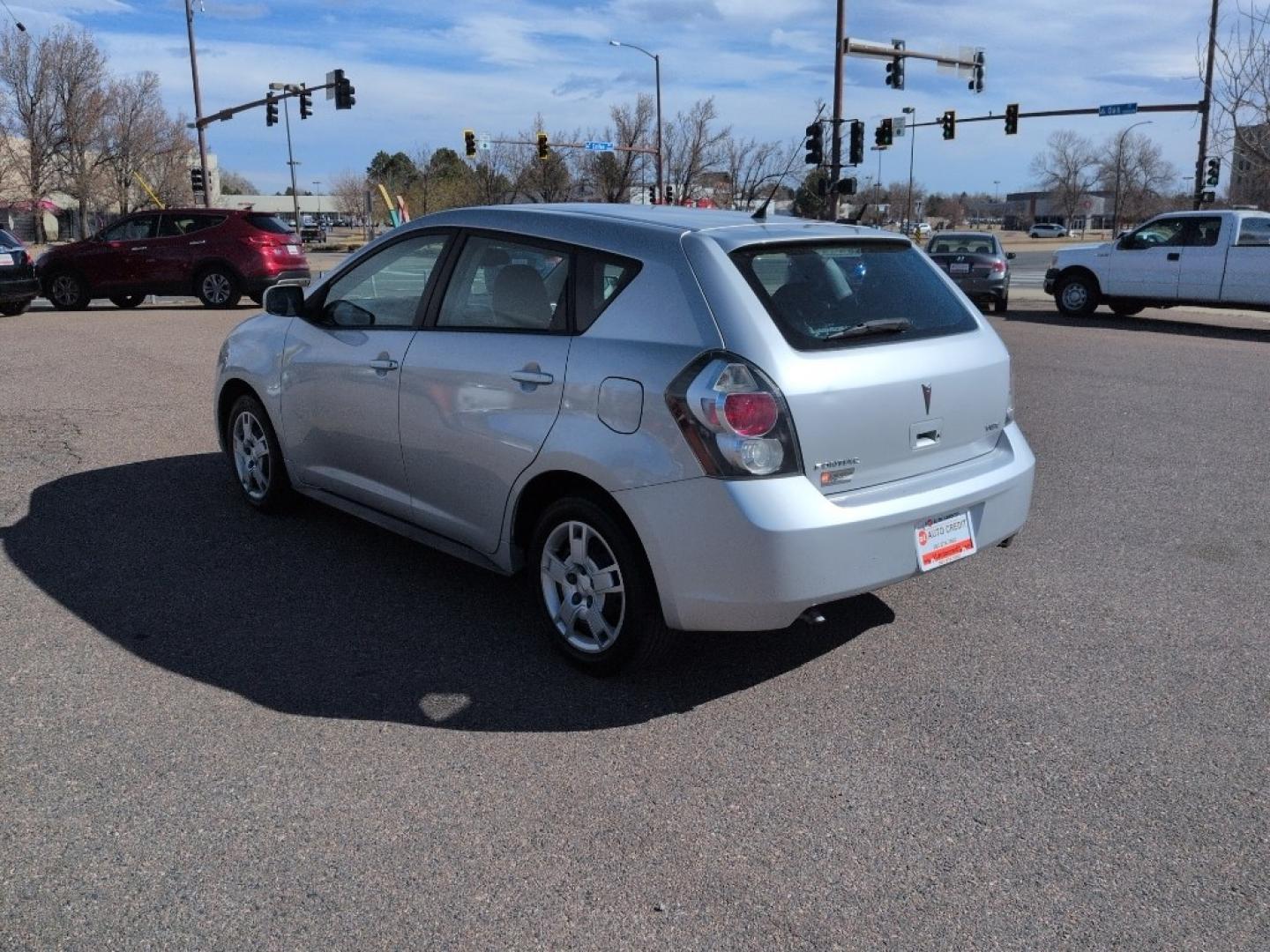 2010 SILVER Pontiac Vibe Base (5Y2SP6E03AZ) with an 4 Cyl, 2.4L engine, Automatic transmission, located at 10890 W. Colfax Ave., Lakewood, CO, 80215, (303) 274-7692, 39.739914, -105.120132 - Photo#6