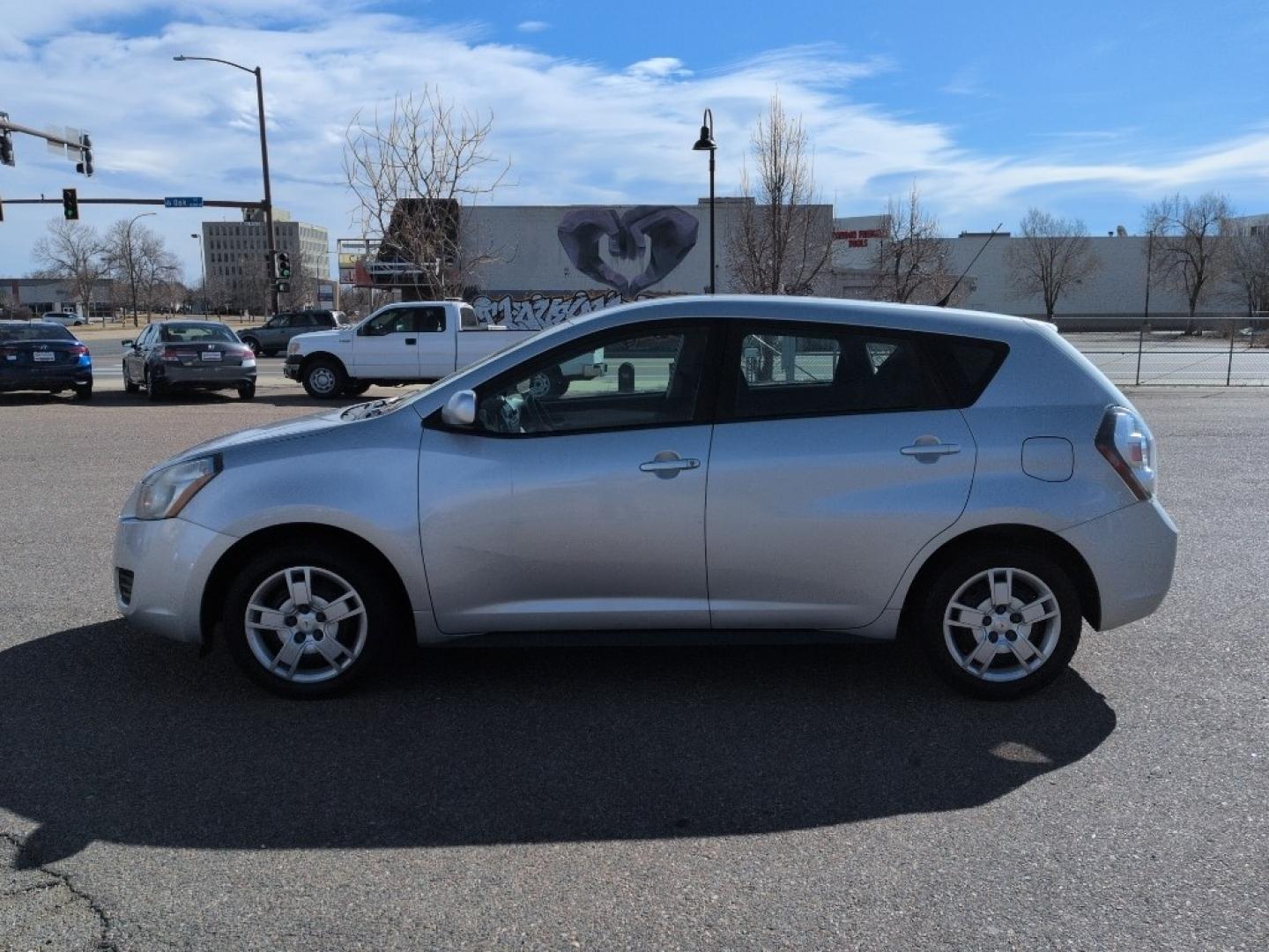 2010 SILVER Pontiac Vibe Base (5Y2SP6E03AZ) with an 4 Cyl, 2.4L engine, Automatic transmission, located at 10890 W. Colfax Ave., Lakewood, CO, 80215, (303) 274-7692, 39.739914, -105.120132 - Photo#7