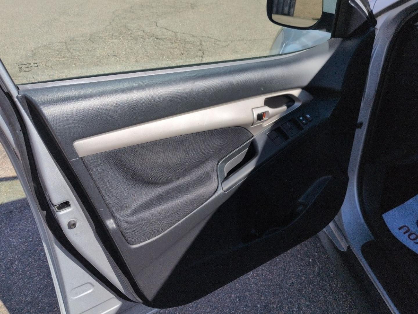 2010 SILVER Pontiac Vibe Base (5Y2SP6E03AZ) with an 4 Cyl, 2.4L engine, Automatic transmission, located at 10890 W. Colfax Ave., Lakewood, CO, 80215, (303) 274-7692, 39.739914, -105.120132 - Photo#8