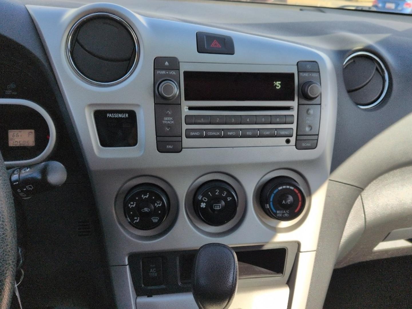 2010 SILVER Pontiac Vibe Base (5Y2SP6E03AZ) with an 4 Cyl, 2.4L engine, Automatic transmission, located at 10890 W. Colfax Ave., Lakewood, CO, 80215, (303) 274-7692, 39.739914, -105.120132 - Photo#12