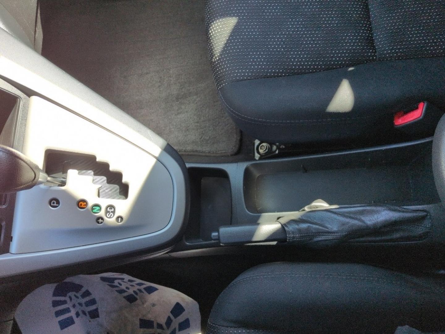 2010 SILVER Pontiac Vibe Base (5Y2SP6E03AZ) with an 4 Cyl, 2.4L engine, Automatic transmission, located at 10890 W. Colfax Ave., Lakewood, CO, 80215, (303) 274-7692, 39.739914, -105.120132 - Photo#13