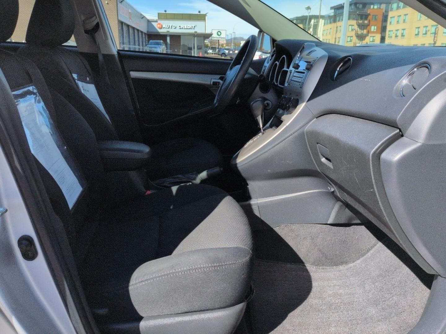 2010 SILVER Pontiac Vibe Base (5Y2SP6E03AZ) with an 4 Cyl, 2.4L engine, Automatic transmission, located at 10890 W. Colfax Ave., Lakewood, CO, 80215, (303) 274-7692, 39.739914, -105.120132 - Photo#17