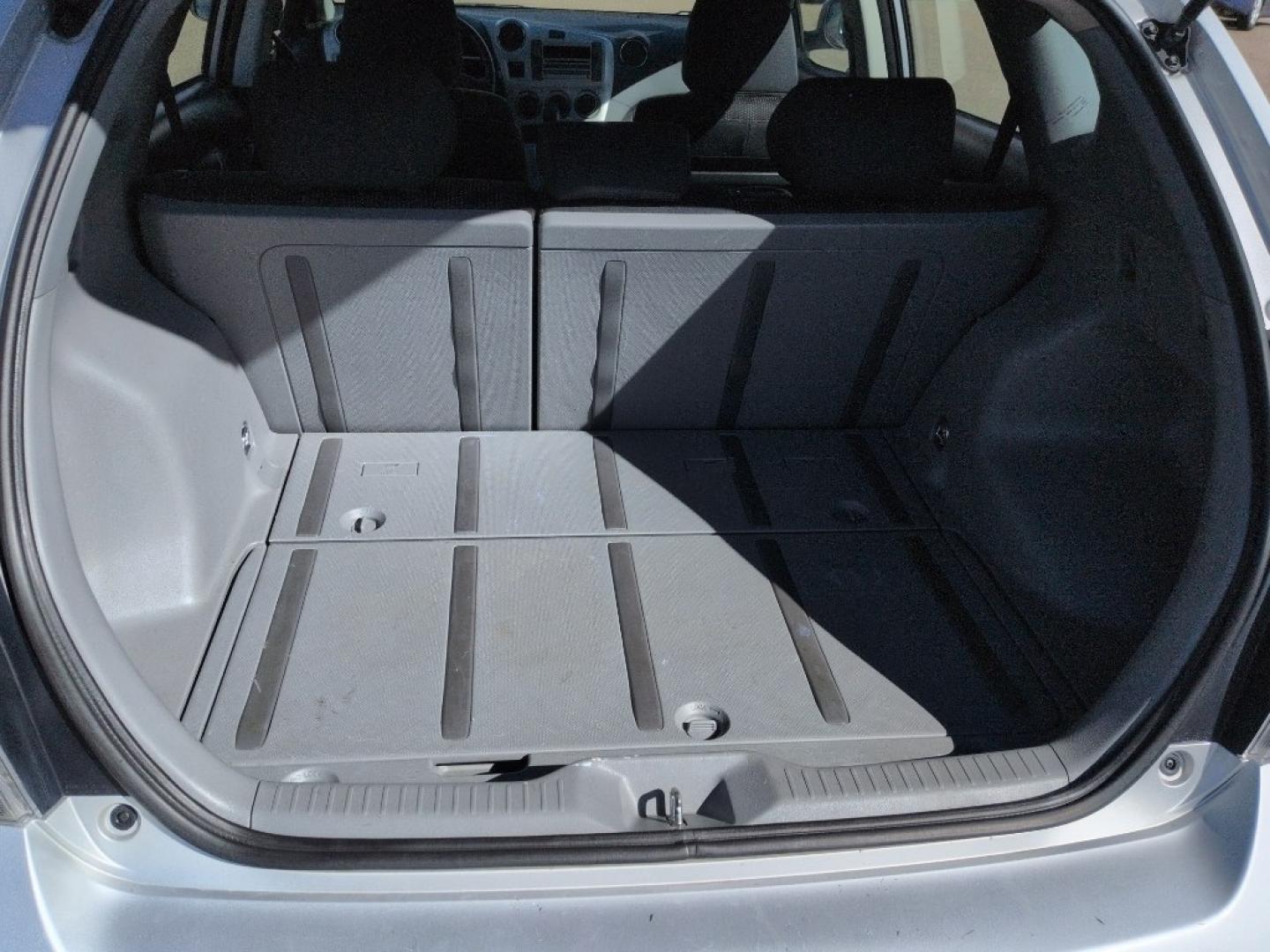 2010 SILVER Pontiac Vibe Base (5Y2SP6E03AZ) with an 4 Cyl, 2.4L engine, Automatic transmission, located at 10890 W. Colfax Ave., Lakewood, CO, 80215, (303) 274-7692, 39.739914, -105.120132 - Photo#20