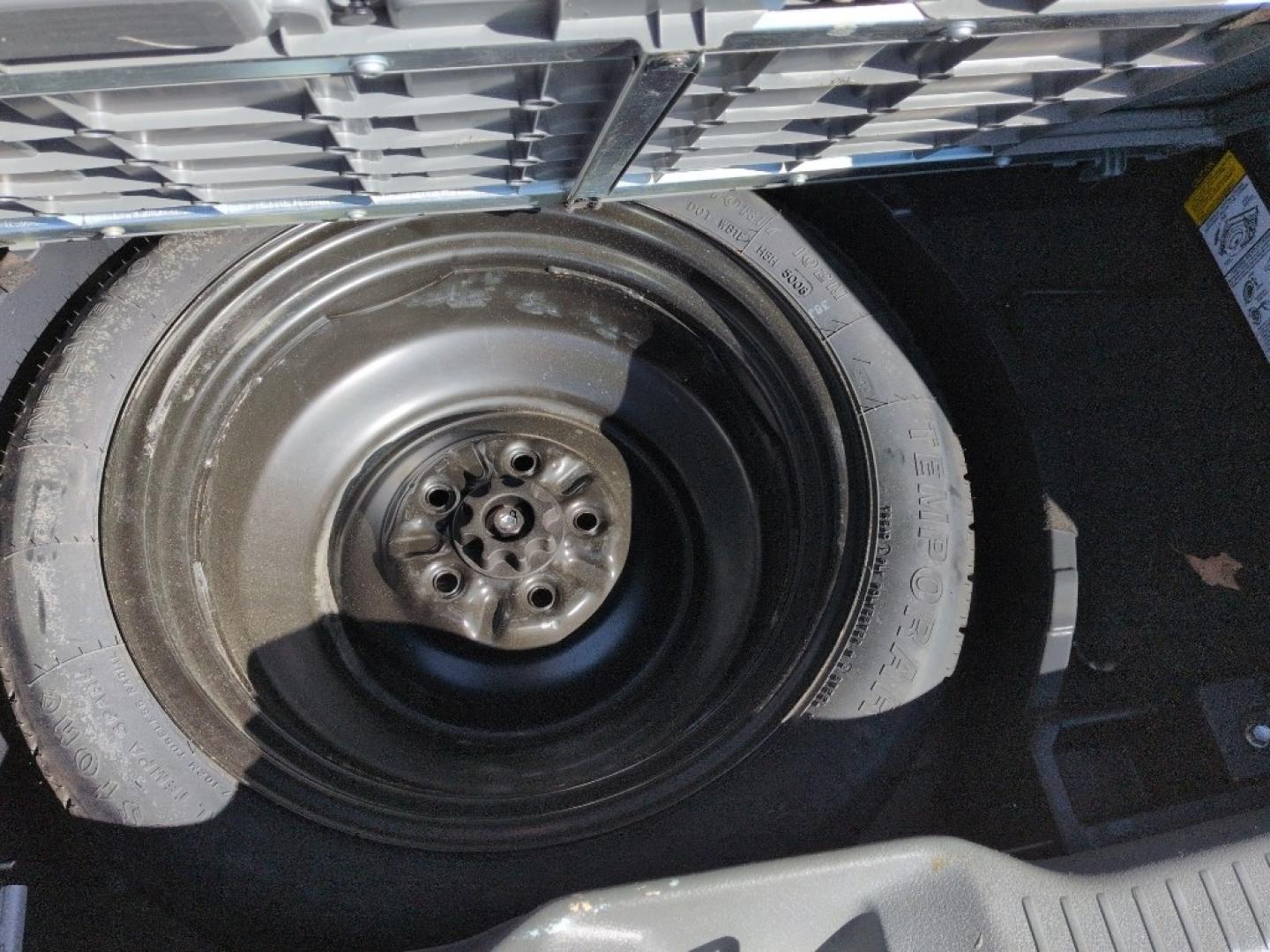 2010 SILVER Pontiac Vibe Base (5Y2SP6E03AZ) with an 4 Cyl, 2.4L engine, Automatic transmission, located at 10890 W. Colfax Ave., Lakewood, CO, 80215, (303) 274-7692, 39.739914, -105.120132 - Photo#22