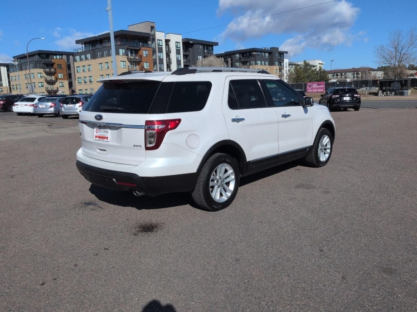 2013 WHITE Ford Explorer XLT (1FM5K8D89DG) with an V6, 3.5L engine, Automatic transmission, located at 10890 W. Colfax Ave., Lakewood, CO, 80215, (303) 274-7692, 39.739914, -105.120132 - Photo#4