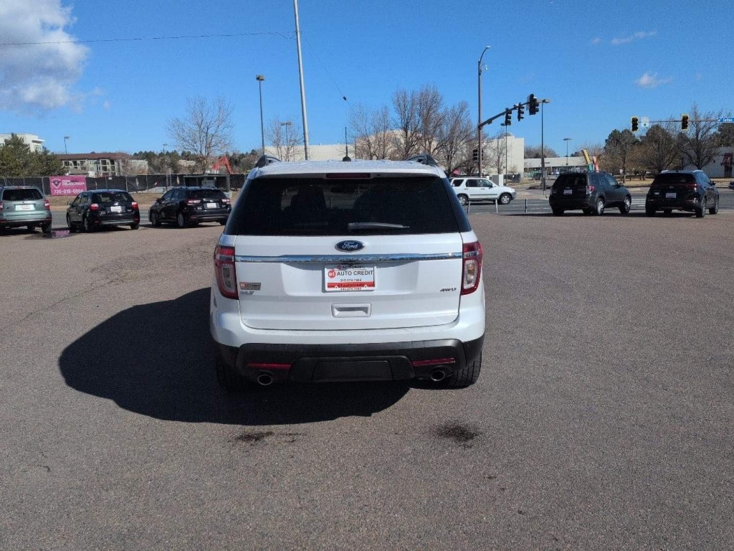 2013 WHITE Ford Explorer XLT (1FM5K8D89DG) with an V6, 3.5L engine, Automatic transmission, located at 10890 W. Colfax Ave., Lakewood, CO, 80215, (303) 274-7692, 39.739914, -105.120132 - Photo#5