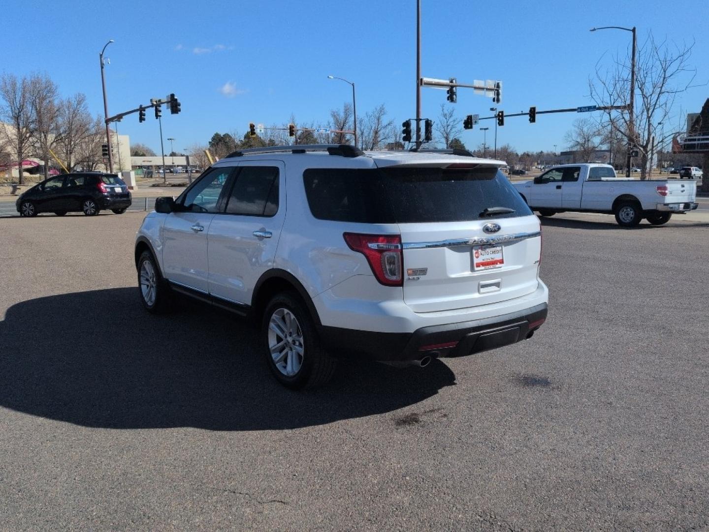 2013 WHITE Ford Explorer XLT (1FM5K8D89DG) with an V6, 3.5L engine, Automatic transmission, located at 10890 W. Colfax Ave., Lakewood, CO, 80215, (303) 274-7692, 39.739914, -105.120132 - Photo#6