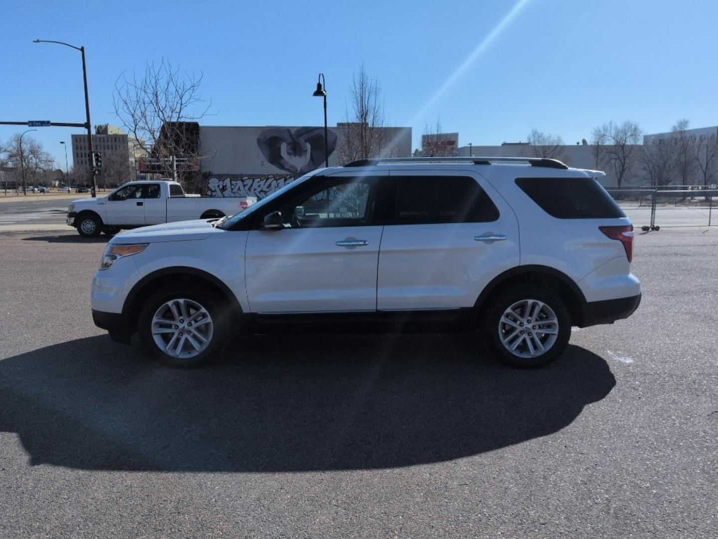 2013 WHITE Ford Explorer XLT (1FM5K8D89DG) with an V6, 3.5L engine, Automatic transmission, located at 10890 W. Colfax Ave., Lakewood, CO, 80215, (303) 274-7692, 39.739914, -105.120132 - Photo#7