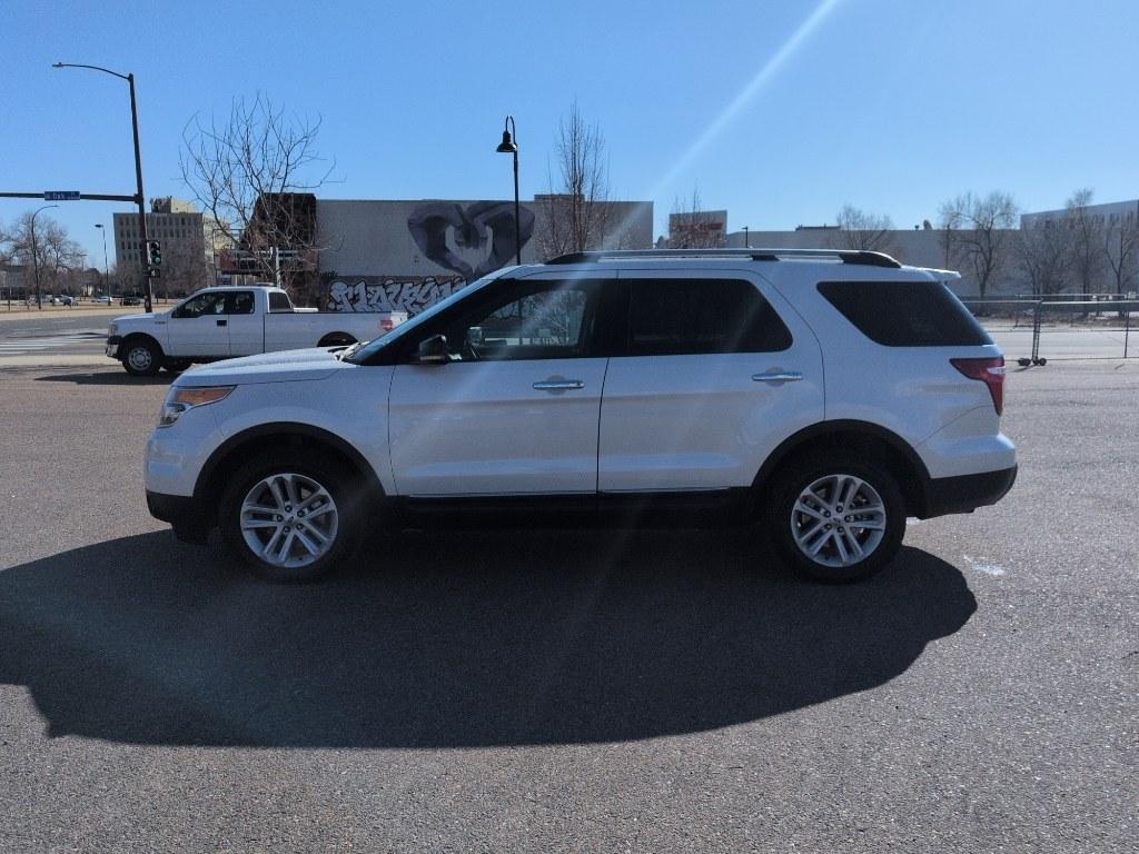 2013 WHITE Ford Explorer XLT (1FM5K8D89DG) with an V6, 3.5L engine, Automatic transmission, located at 10890 W. Colfax Ave., Lakewood, CO, 80215, (303) 274-7692, 39.739914, -105.120132 - Photo#7