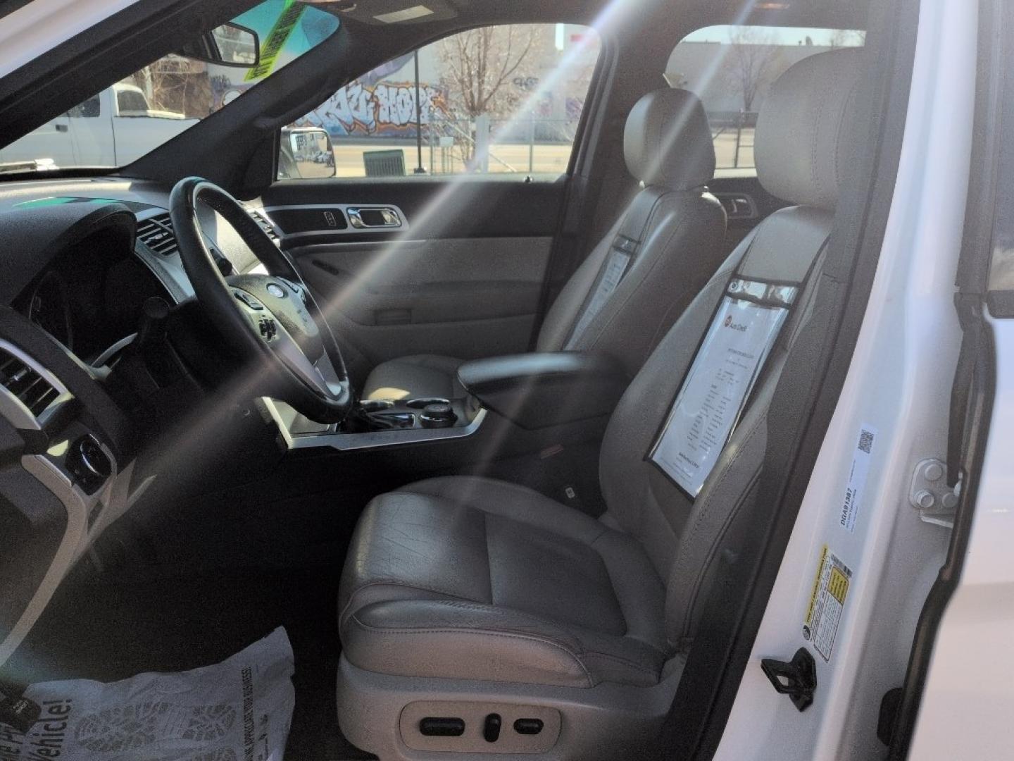 2013 WHITE Ford Explorer XLT (1FM5K8D89DG) with an V6, 3.5L engine, Automatic transmission, located at 10890 W. Colfax Ave., Lakewood, CO, 80215, (303) 274-7692, 39.739914, -105.120132 - Photo#9