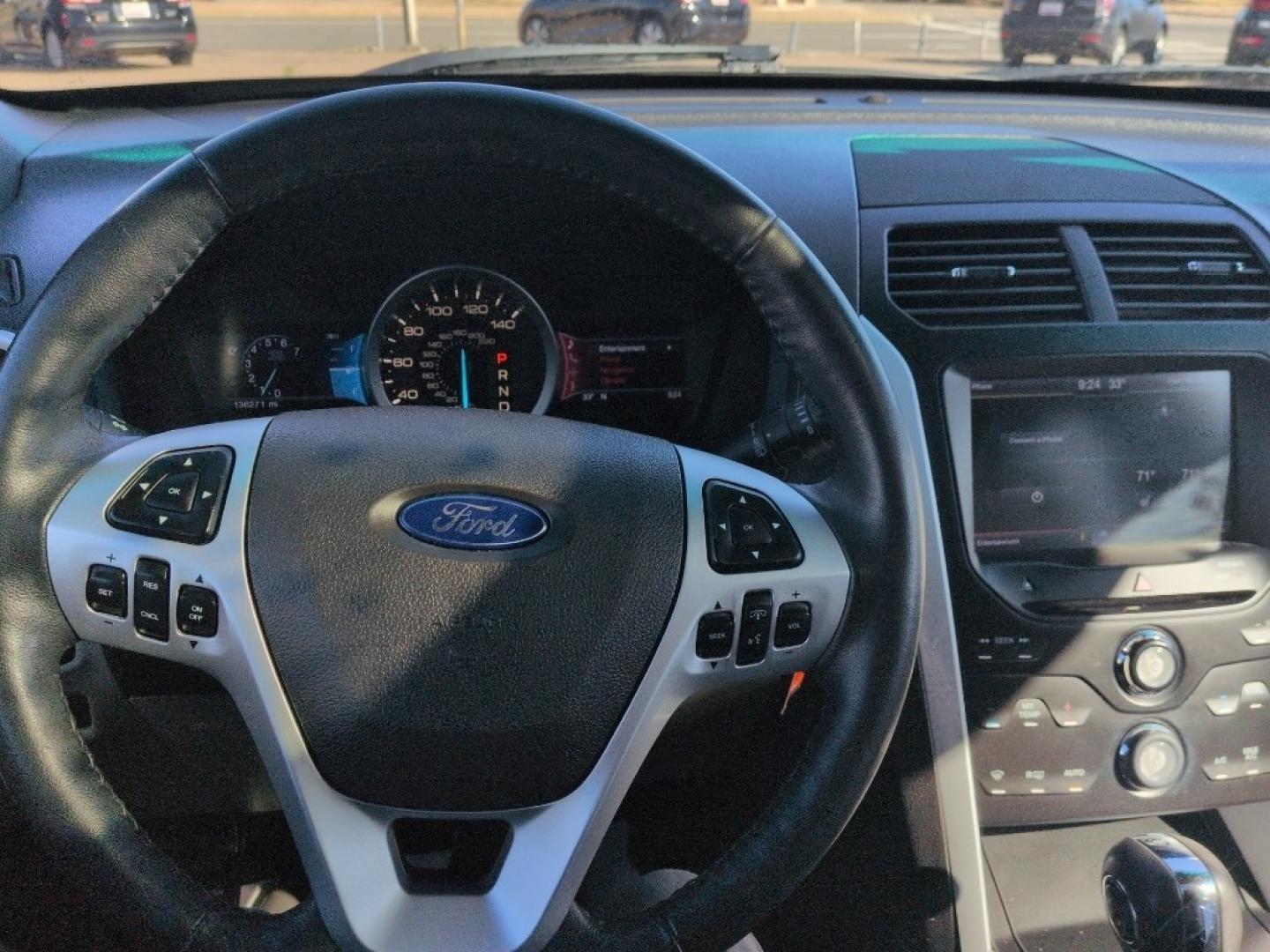 2013 WHITE Ford Explorer XLT (1FM5K8D89DG) with an V6, 3.5L engine, Automatic transmission, located at 10890 W. Colfax Ave., Lakewood, CO, 80215, (303) 274-7692, 39.739914, -105.120132 - Photo#10