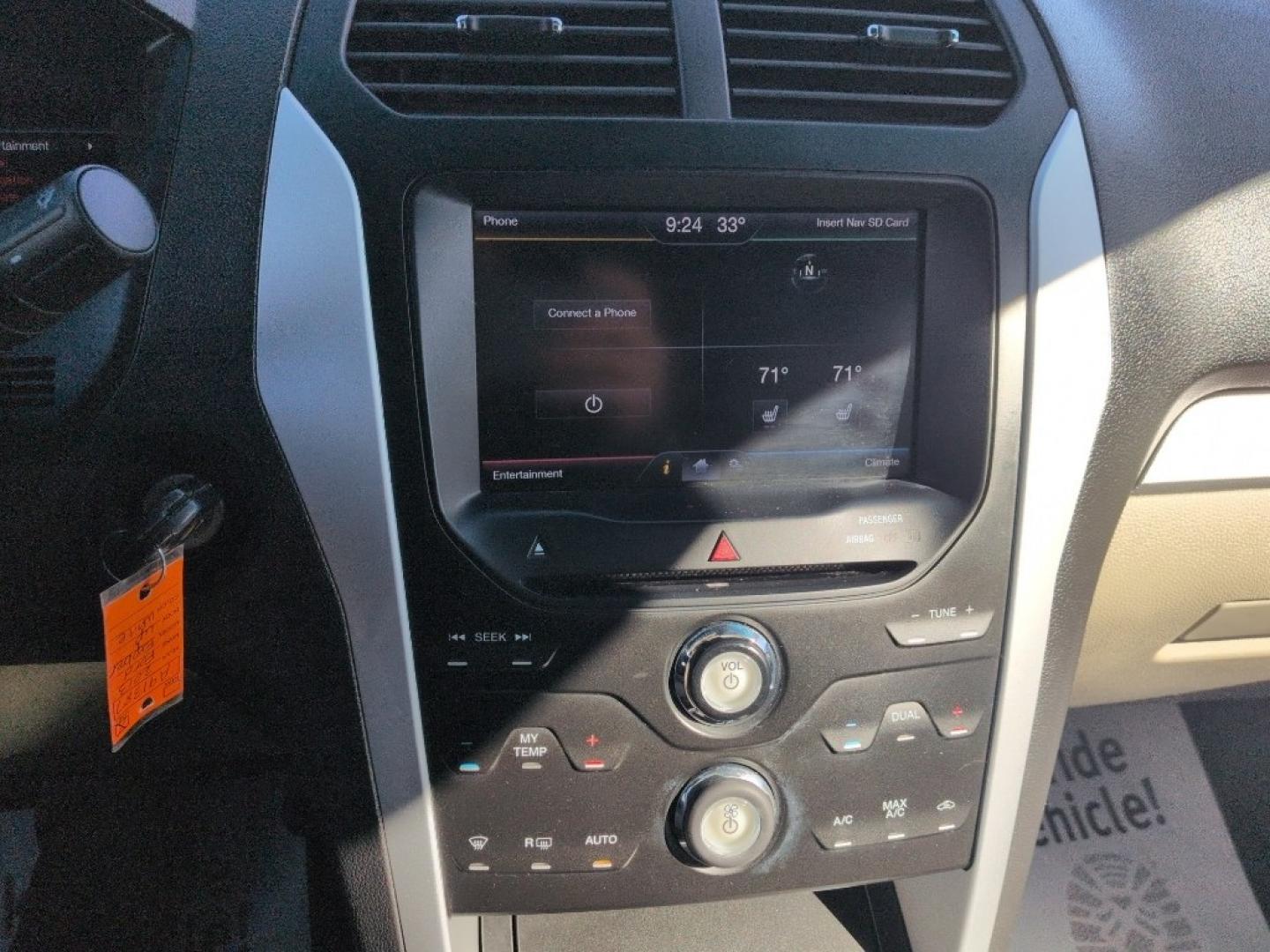 2013 WHITE Ford Explorer XLT (1FM5K8D89DG) with an V6, 3.5L engine, Automatic transmission, located at 10890 W. Colfax Ave., Lakewood, CO, 80215, (303) 274-7692, 39.739914, -105.120132 - Photo#12