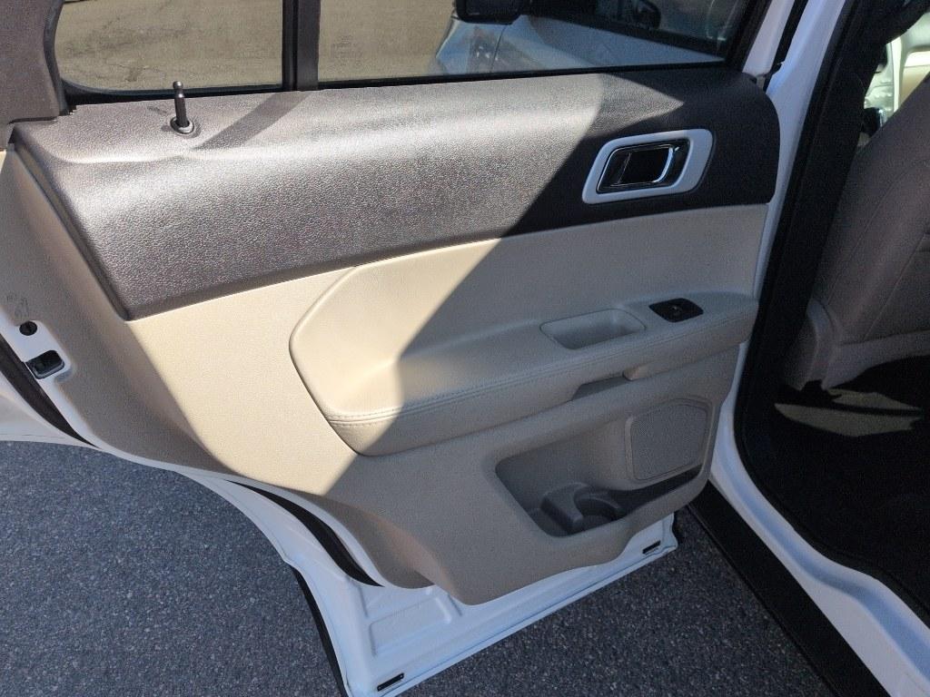 2013 WHITE Ford Explorer XLT (1FM5K8D89DG) with an V6, 3.5L engine, Automatic transmission, located at 10890 W. Colfax Ave., Lakewood, CO, 80215, (303) 274-7692, 39.739914, -105.120132 - Photo#15