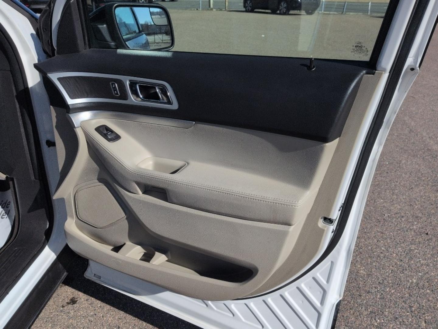 2013 WHITE Ford Explorer XLT (1FM5K8D89DG) with an V6, 3.5L engine, Automatic transmission, located at 10890 W. Colfax Ave., Lakewood, CO, 80215, (303) 274-7692, 39.739914, -105.120132 - Photo#18