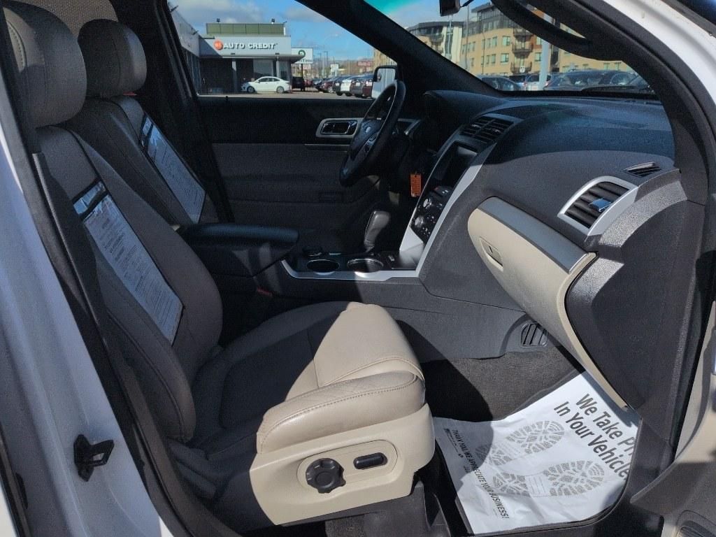 2013 WHITE Ford Explorer XLT (1FM5K8D89DG) with an V6, 3.5L engine, Automatic transmission, located at 10890 W. Colfax Ave., Lakewood, CO, 80215, (303) 274-7692, 39.739914, -105.120132 - Photo#19