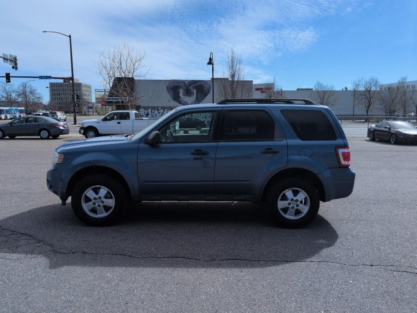 2009 BLUE Ford Escape XLT (1FMCU03779K) with an 4 Cyl, 2.5L engine, Automatic transmission, located at 10890 W. Colfax Ave., Lakewood, CO, 80215, (303) 274-7692, 39.739914, -105.120132 - Photo#7