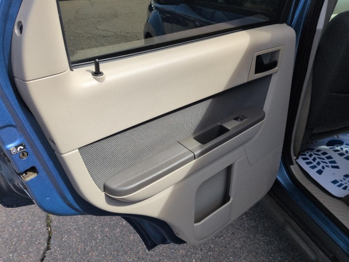 2009 BLUE Ford Escape XLT (1FMCU03779K) with an 4 Cyl, 2.5L engine, Automatic transmission, located at 10890 W. Colfax Ave., Lakewood, CO, 80215, (303) 274-7692, 39.739914, -105.120132 - Photo#14